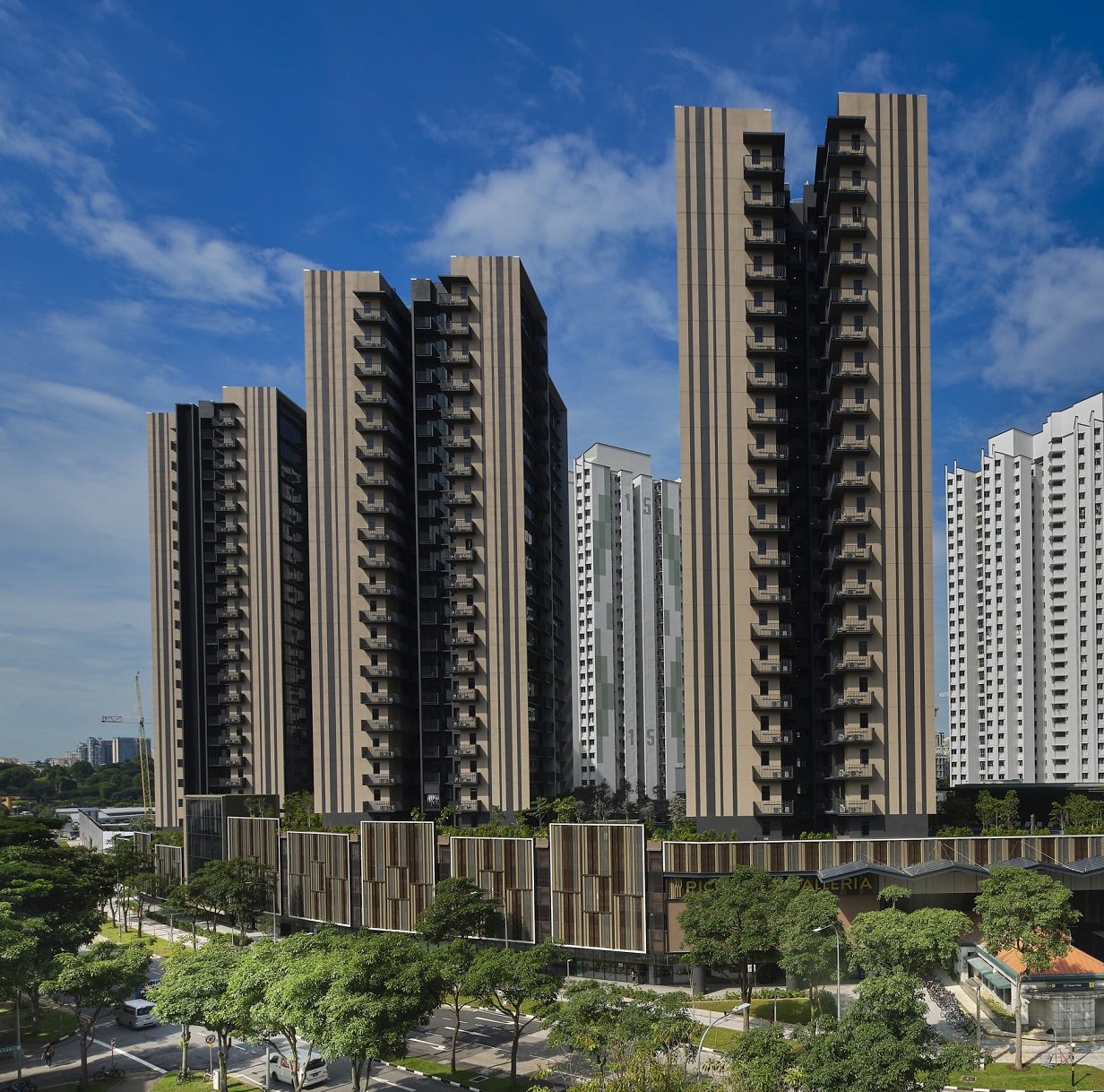 PICCADILLY GRAND AND GALLERIA