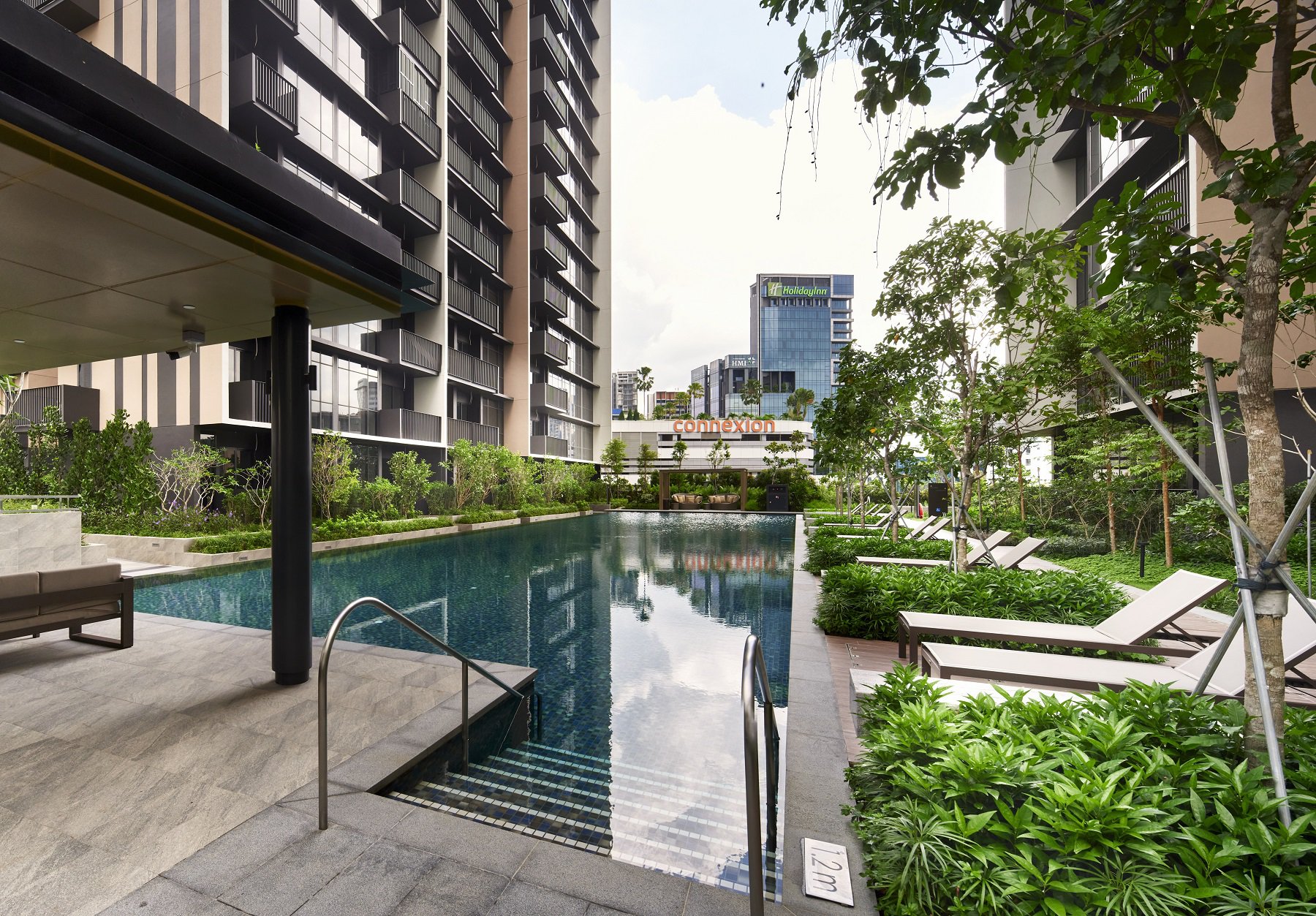 image of PICCADILLY GRAND AND GALLERIA